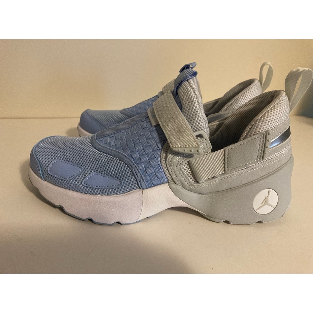 NWT Blue & Gray Jordan Trunner LX GG ‘Pure Platinum’ Size 7Y